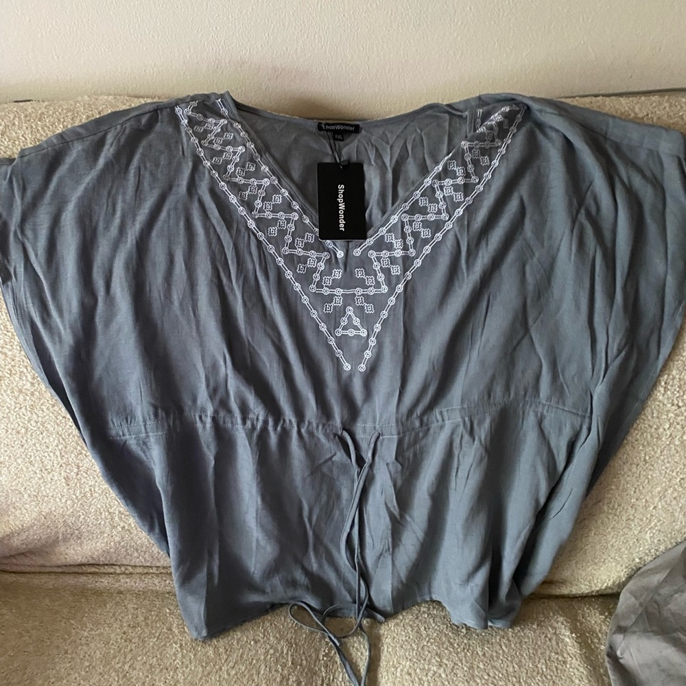 Cute grey “v” neck tunic
